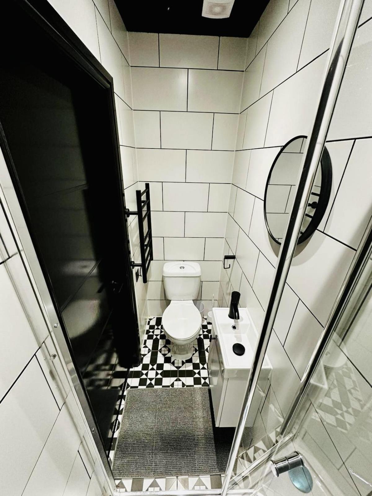 Guest house 39 Blue House Luxury Ensuite Ideal For Tourists London