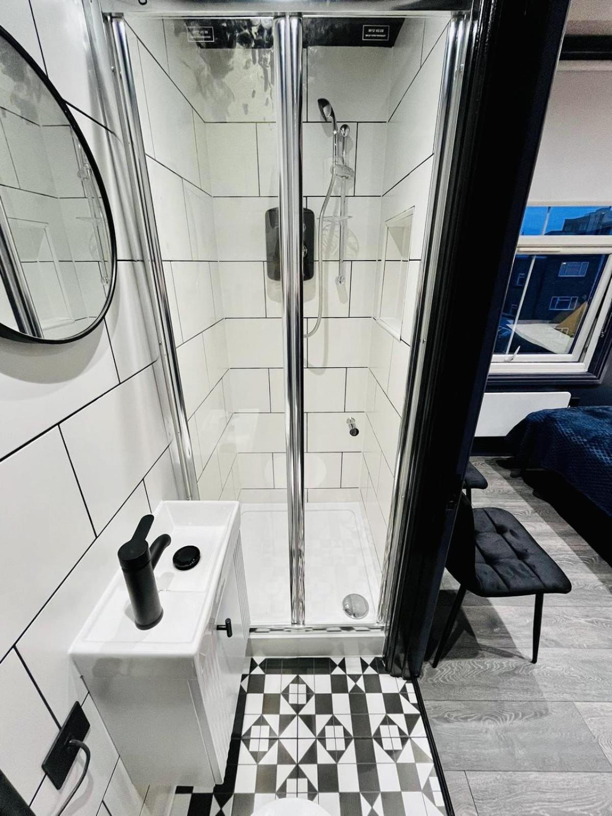 39 Blue House Luxury Ensuite Ideal For Tourists Londra